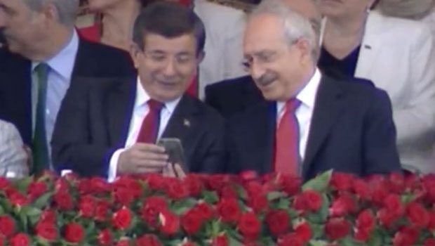 davutoğlu-ile-kiliçdaroğlu-ne-konuştu-i̇şte-o-fotoğrafin-hikayesi.jpg