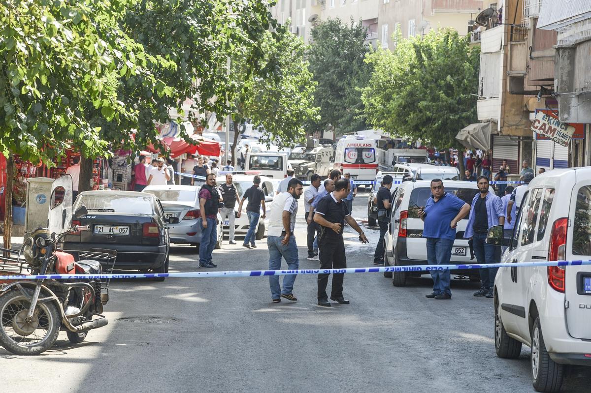 diyarbakirda-son-dakika-polise-silahli-saldiri.20150723160236.jpg