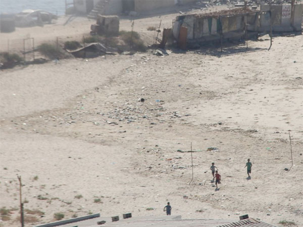 israil gazze plajında oynayan 4 çocuğu vurdu.jpg