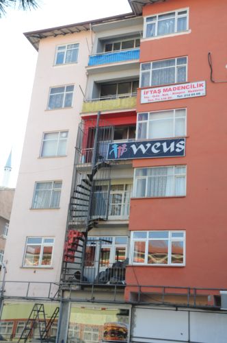 5-katli-apartmanda-3-uncu-kata-kadar-yangin-3154398_o.jpg