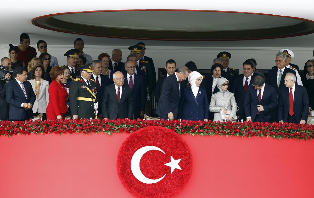 kemal kılıçdaroğlu erdoğanın elimi sıkmadı.jpg