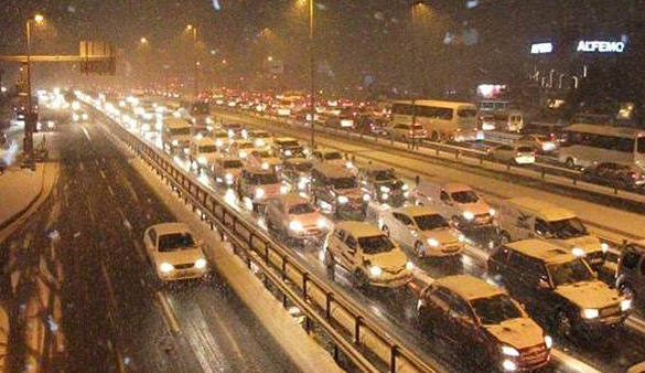 istanbul-tem-kar-yagisi-trafik.jpg