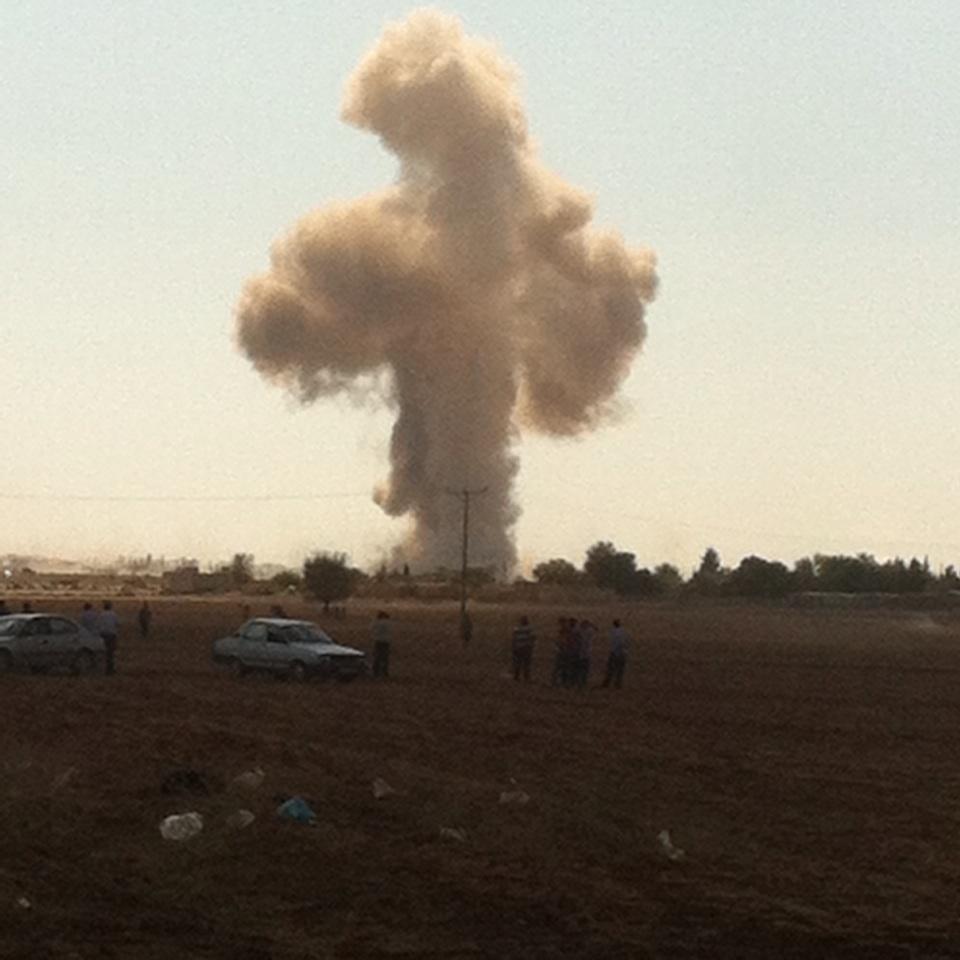 kobani-havadan-bombalaniyor.jpg