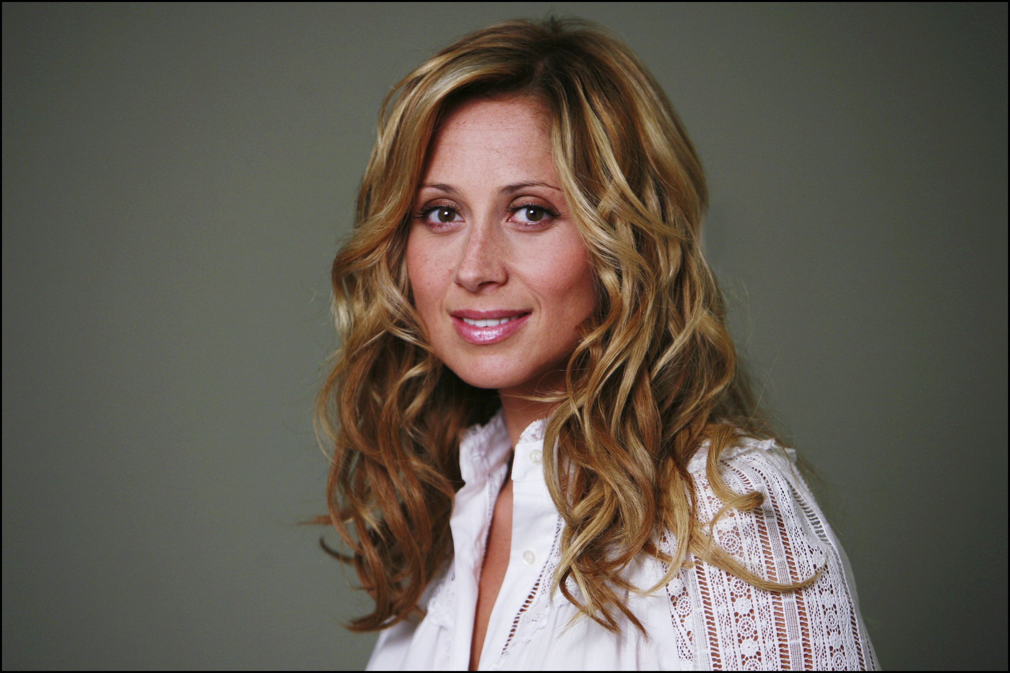 Фабиан телефоны. Lara fabian. Макияж лары фабиан. Lara fabian. Фабиан телефоны.