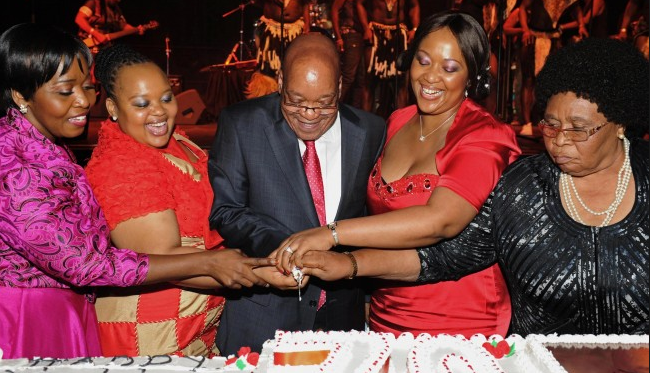 Zuma ve 4 karısı.png