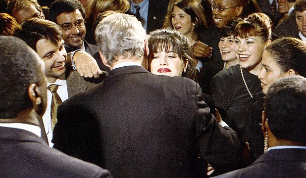 Monica Lewinsky ve Bill Clinton.png